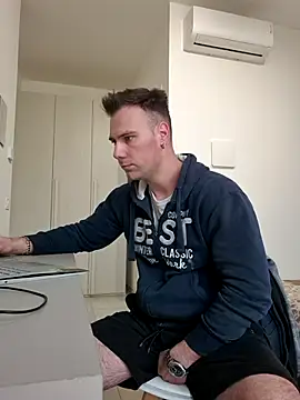 Snapshot of mrlyuis chatting on 04/21/26, 09:15 mrlyuis online show from 04/21/26, 09:15