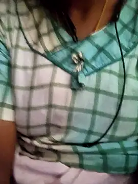 Snapshot of p0a8 chatting on 10/21/25, 08:26 p0a8 online show from 10/21/25, 08:26