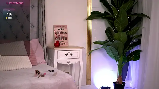 RebeccaRese online show from 03/25/26, 09:04