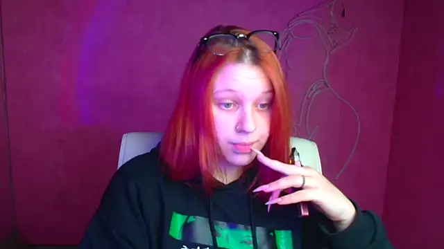 ScarletVixen  online show from 10/02/25, 06:04
