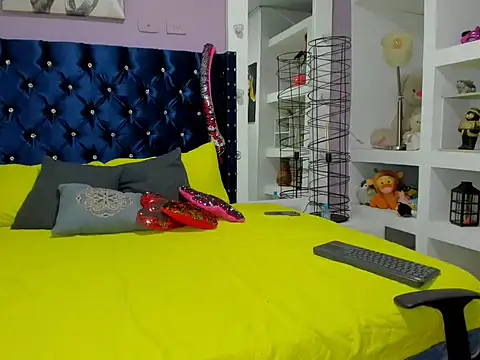 elianaa soto online show from 11/28/25, 05:26