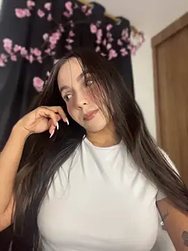 Snapshot of Scarlett05 chatting on 05/19/26, 01:56 Scarlett05 online show from 05/19/26, 01:56