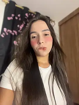 Snapshot of Scarlett05 chatting on 06/12/26, 02:21 Scarlett05 online show from 06/12/26, 02:21
