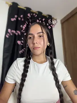 Snapshot of Scarlett05 chatting on 07/10/26, 01:32 Scarlett05 online show from 07/10/26, 01:32