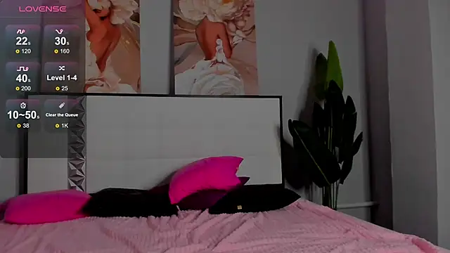 CloveDia online show from 09/27/25, 08:52