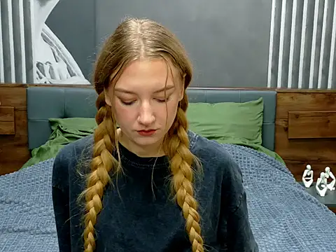 DarcyWilsy online show from 10/09/25, 09:13