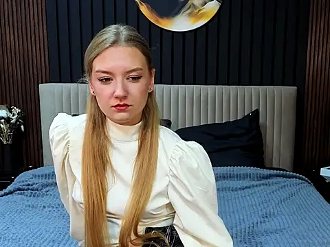 DarcyWilsy online show from 11/04/25, 08:52