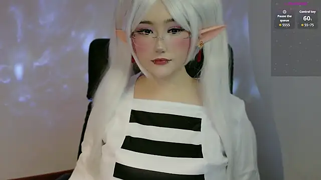 Snapshot of Livelle69 chatting on 11/01/25, 04:14 Livelle69 online show from 11/01/25, 04:14