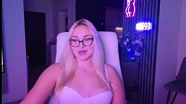 Snapshot of adrelaxina chatting on 10/31/25, 09:27 adrelaxina online show from 10/31/25, 09:27