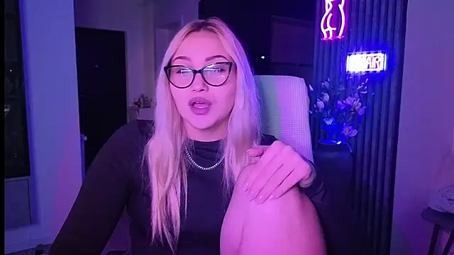 Snapshot of adrelaxina chatting on 11/06/25, 05:25 adrelaxina online show from 11/06/25, 05:25