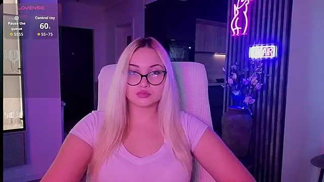 Snapshot of adrelaxina chatting on 11/25/25, 01:55 adrelaxina online show from 11/25/25, 01:55