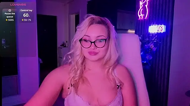 Snapshot of adrelaxina chatting on 11/26/25, 02:29 adrelaxina online show from 11/26/25, 02:29