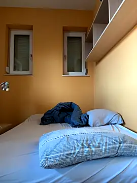 Snapshot of Raveman chatting on 10/24/25, 07:38 Raveman online show from 10/24/25, 07:38