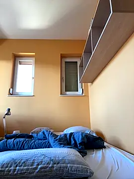 Snapshot of Raveman chatting on 10/25/25, 01:51 Raveman online show from 10/25/25, 01:51