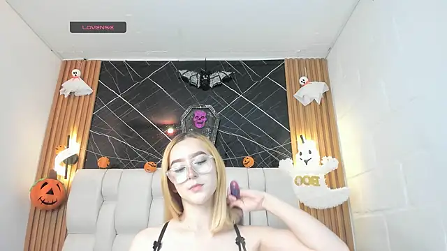 kristal joi dl online show from 10/26/25, 01:50