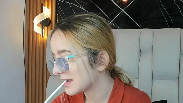 kristal joi dl online show from 12/01/25, 12:54