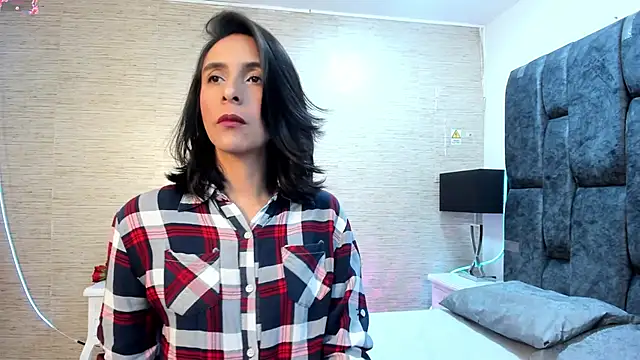 Snapshot of MiaAmore_ chatting on 11/15/25, 08:38 MiaAmore online show from 11/15/25, 08:38