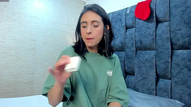 Snapshot of MiaAmore_ chatting on 11/27/25, 03:58 MiaAmore online show from 11/27/25, 03:58