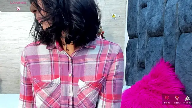 Snapshot of MiaAmore_ chatting on 12/14/25, 03:17 MiaAmore online show from 12/14/25, 03:17