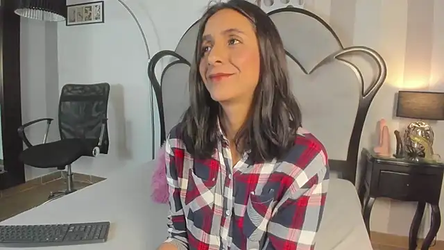 Snapshot of MiaAmore_ chatting on 04/10/26, 06:12 MiaAmore online show from 04/10/26, 06:12