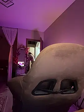 Snapshot of Mariiiiiway chatting on 10/27/25, 07:40 Mariiiiiway online show from 10/27/25, 07:40