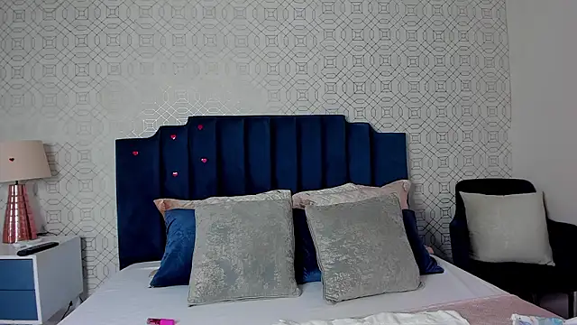 ashleythompson2025 online show from 03/06/26, 04:47