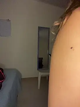 Snapshot of destiny69col chatting on 11/01/25, 01:40 destiny69col online show from 11/01/25, 01:40