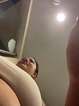 Snapshot of destiny69col chatting on 11/06/25, 01:28 destiny69col online show from 11/06/25, 01:28