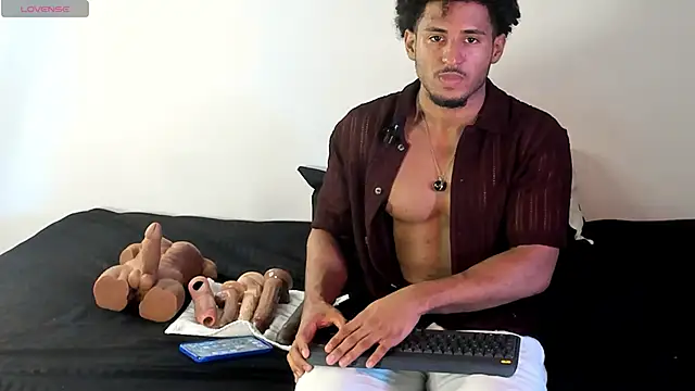 Snapshot of zarek_lux chatting on 09/24/25, 01:03 zarek lux online show from 09/24/25, 01:03