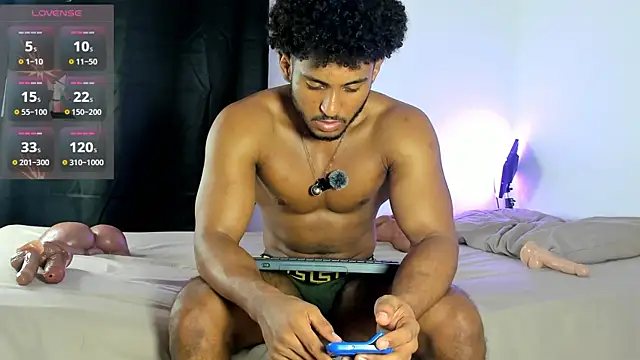 Snapshot of zarek_lux chatting on 10/30/25, 12:28 zarek lux online show from 10/30/25, 12:28