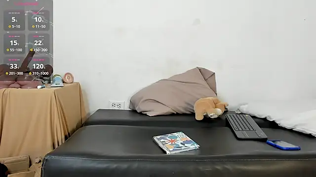 Snapshot of zarek_lux chatting on 11/26/25, 03:02 zarek lux online show from 11/26/25, 03:02