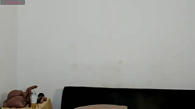 Snapshot of zarek_lux chatting on 11/30/25, 02:21 zarek lux online show from 11/30/25, 02:21