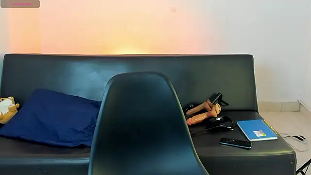 Snapshot of zarek_lux chatting on 03/18/26, 01:14 zarek lux online show from 03/18/26, 01:14