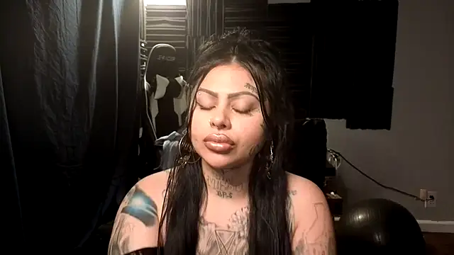 Snapshot of chicanachic13 chatting on 10/30/25, 06:26 chicanachic13 online show from 10/30/25, 06:26