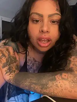 Snapshot of chicanachic13 chatting on 11/19/25, 02:55 chicanachic13 online show from 11/19/25, 02:55