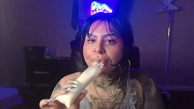 Snapshot of chicanachic13 chatting on 05/03/26, 10:27 chicanachic13 online show from 05/03/26, 10:27