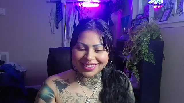 Snapshot of chicanachic13 chatting on 05/13/26, 03:26 chicanachic13 online show from 05/13/26, 03:26