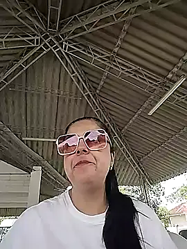 Snapshot of Nahomi_04 chatting on 10/23/25, 05:33 Nahomi 04 online show from 10/23/25, 05:33