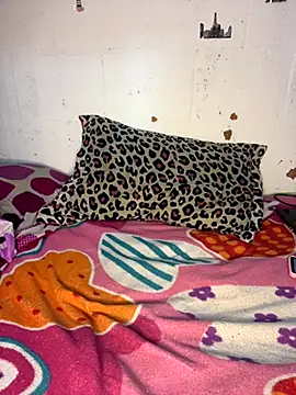 mily 09 online show from 10/08/25, 11:24