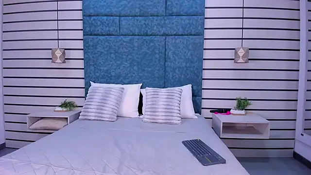 Snapshot of NatyLeone chatting on 09/16/25, 08:21 NatyLeone online show from 09/16/25, 08:21