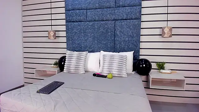 Snapshot of NatyLeone chatting on 10/08/25, 08:06 NatyLeone online show from 10/08/25, 08:06