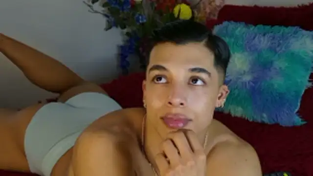 Snapshot of Troye_Williams chatting on 03/15/26, 02:39 Troye Williams online show from 03/15/26, 02:39