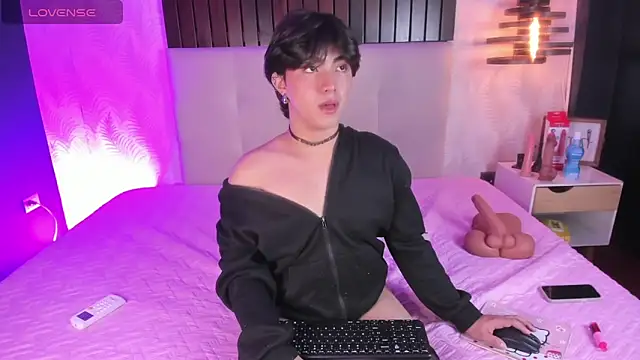 Snapshot of Creamy_Angelo chatting on 11/21/25, 08:40 Creamy Angelo online show from 11/21/25, 08:40