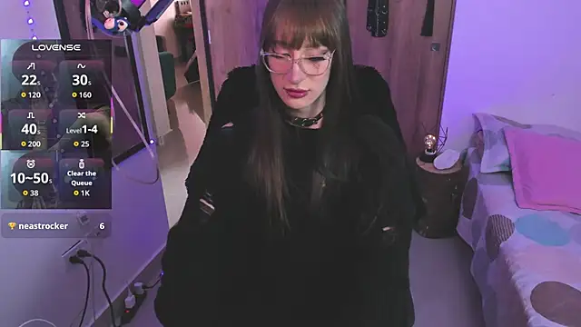 Snapshot of starrraura chatting on 12/22/25, 07:11 starrraura online show from 12/22/25, 07:11