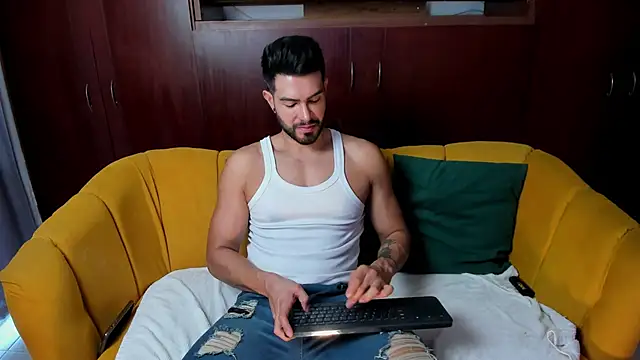 ZarekFox online show from 10/04/25, 02:15