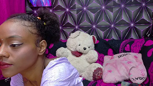 Snapshot of Shantall_ks chatting on 10/30/25, 04:03 Shantall ks online show from 10/30/25, 04:03