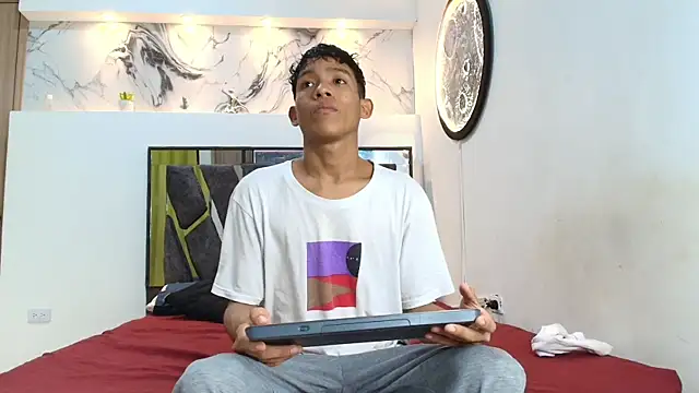 BEAUTY BOYS1 online show from 10/28/25, 07:12