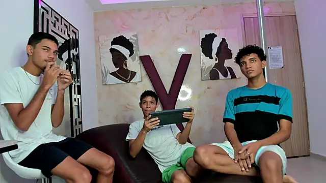 BEAUTY BOYS1 online show from 03/17/26, 01:14