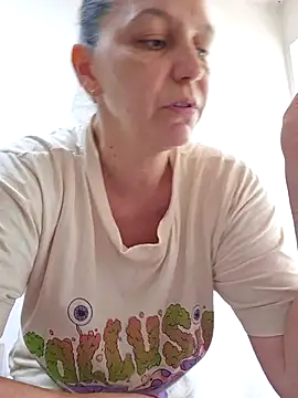 Snapshot of KamillaSpencer chatting on 04/23/26, 01:13 KamillaSpencer online show from 04/23/26, 01:13