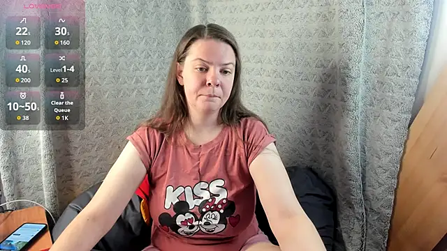 Snapshot of MiaLores chatting on 10/14/25, 07:31 MiaLores online show from 10/14/25, 07:31